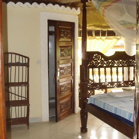 Coconut Village Beach Resort شاطئ دياني المظهر الخارجي الصورة
