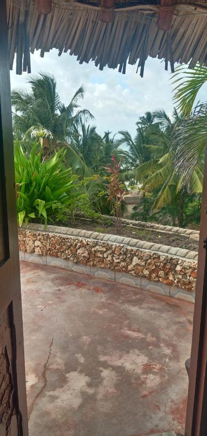Coconut Village Beach Resort شاطئ دياني المظهر الخارجي الصورة