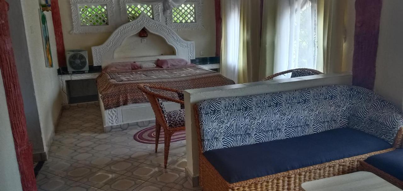 Coconut Village Beach Resort شاطئ دياني المظهر الخارجي الصورة