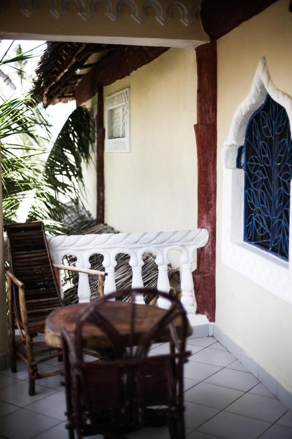 Coconut Village Beach Resort شاطئ دياني المظهر الخارجي الصورة