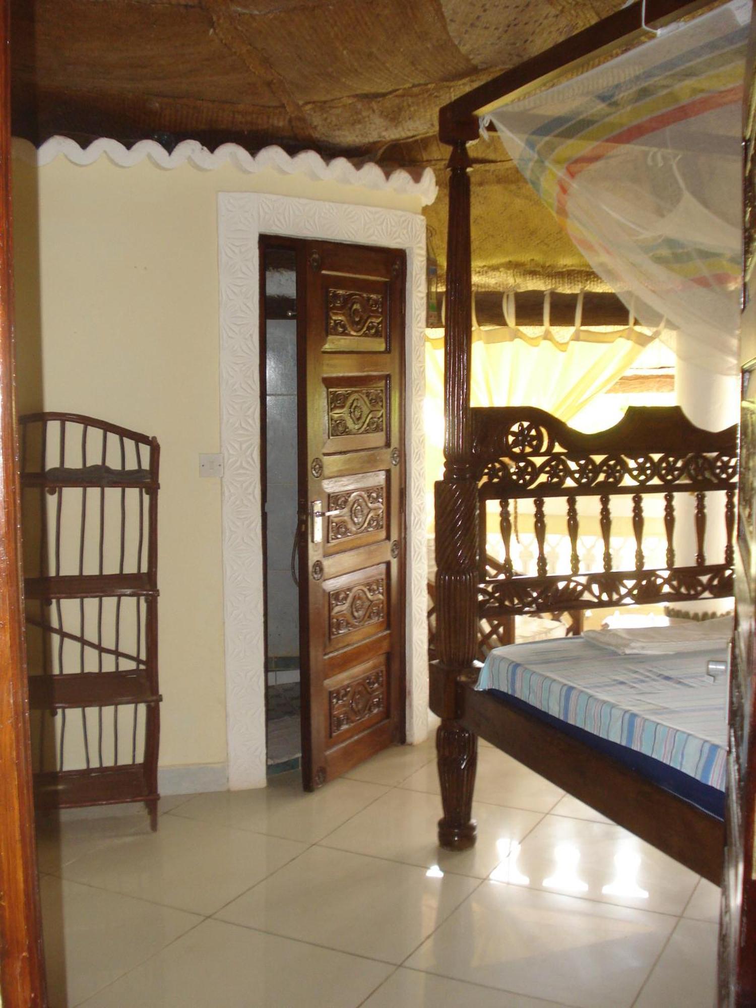 Coconut Village Beach Resort شاطئ دياني المظهر الخارجي الصورة