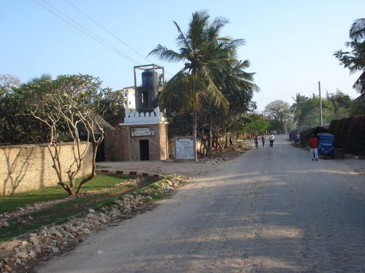 Coconut Village Beach Resort شاطئ دياني المظهر الخارجي الصورة